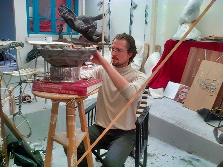 Hidden sculptor atelier workshop in Paris to visit